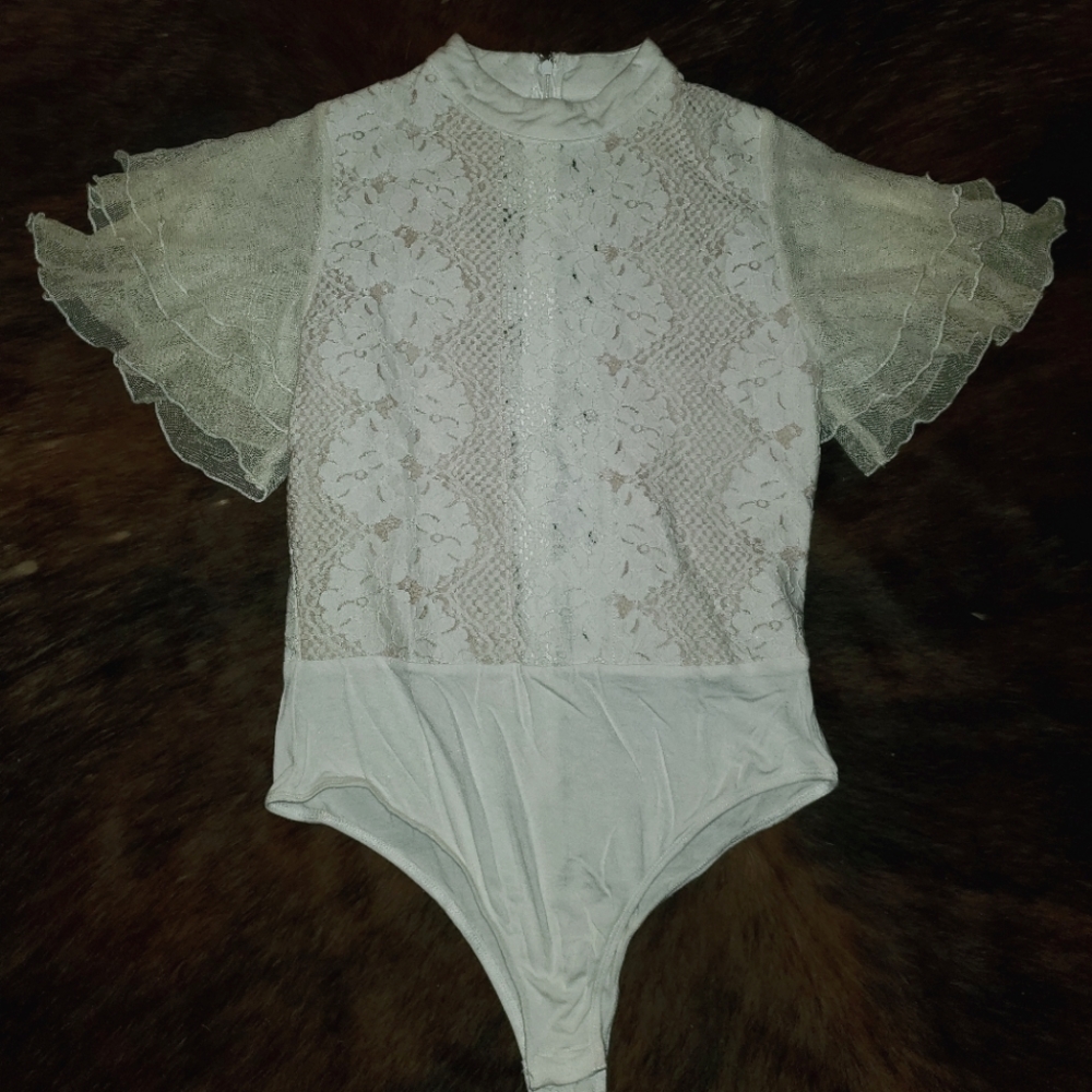 Nanamacs lace ruffle sleeve white/beige bodysuit